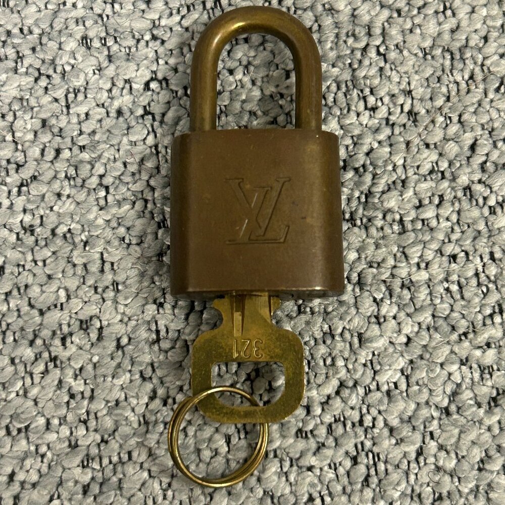 LV lock and key set #321
